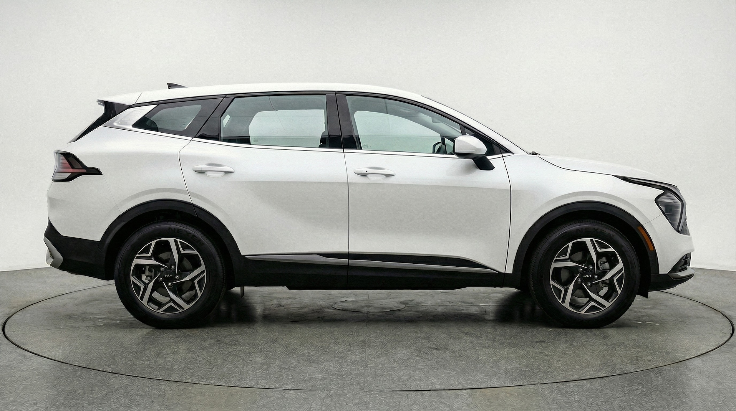 Thumbnail: 2025 Kia Sportage - 8