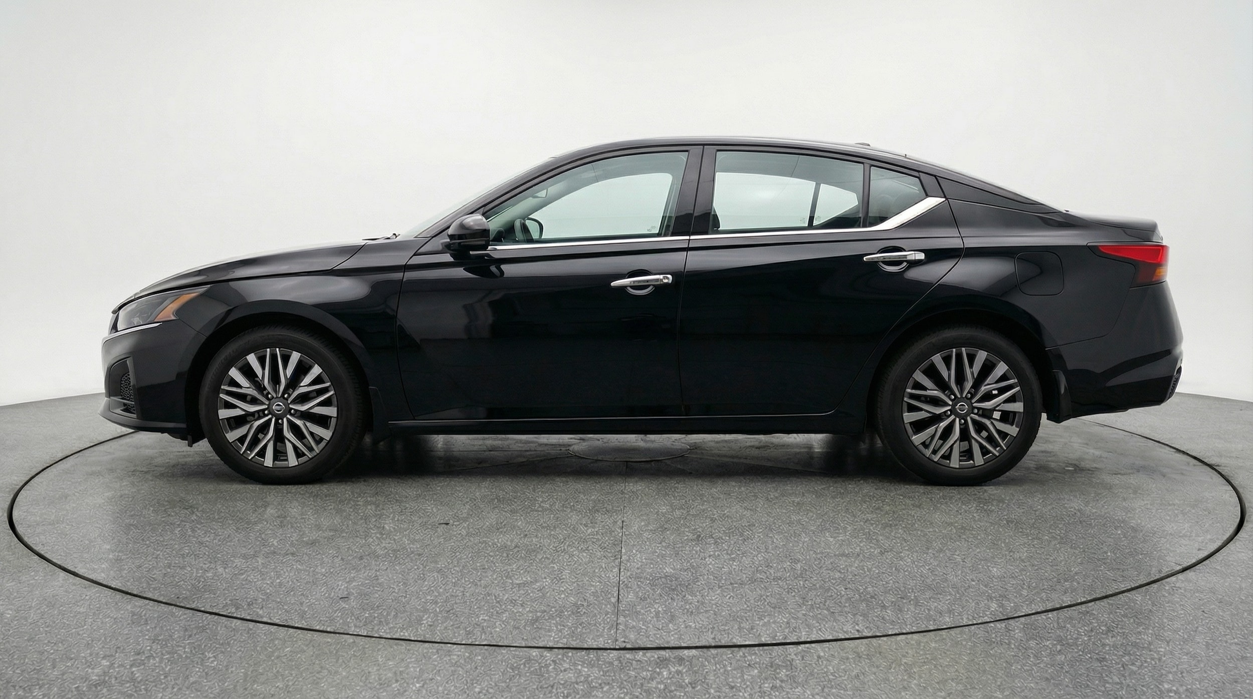 Thumbnail: 2025 Nissan Altima - 4