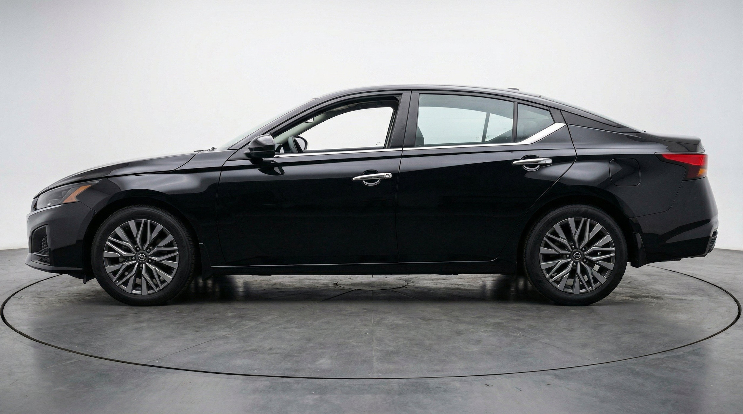 Thumbnail: 2025 Nissan Altima - 5