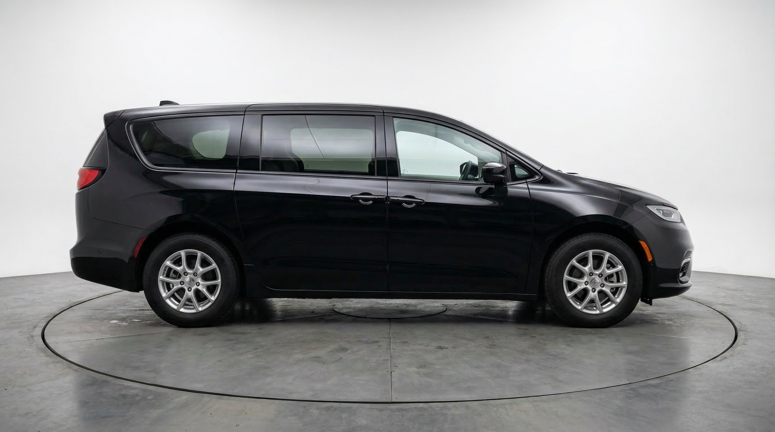 Thumbnail: 2024 Chrysler Voyager - 10