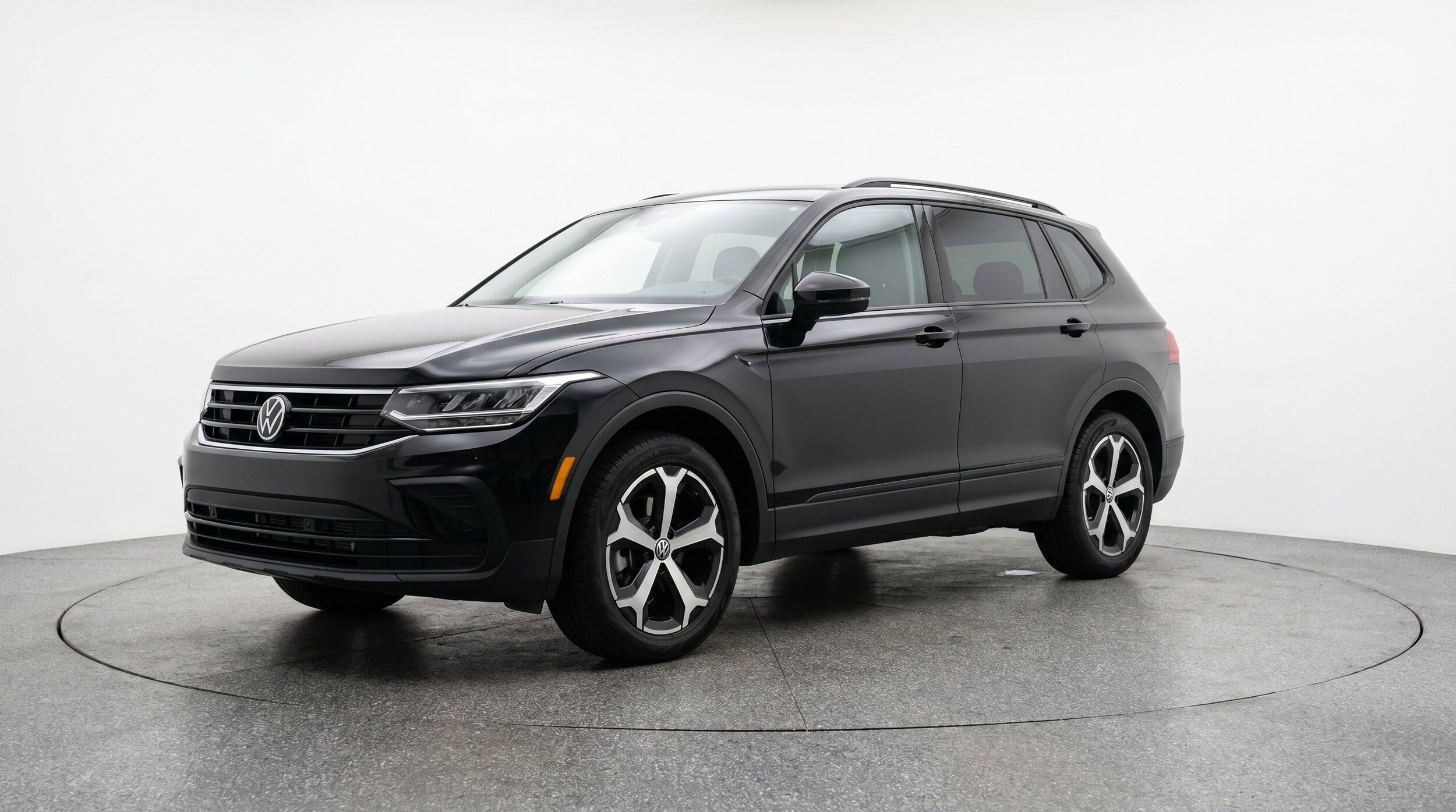 Thumbnail: 2026 Volkswagen Tiguan - 3