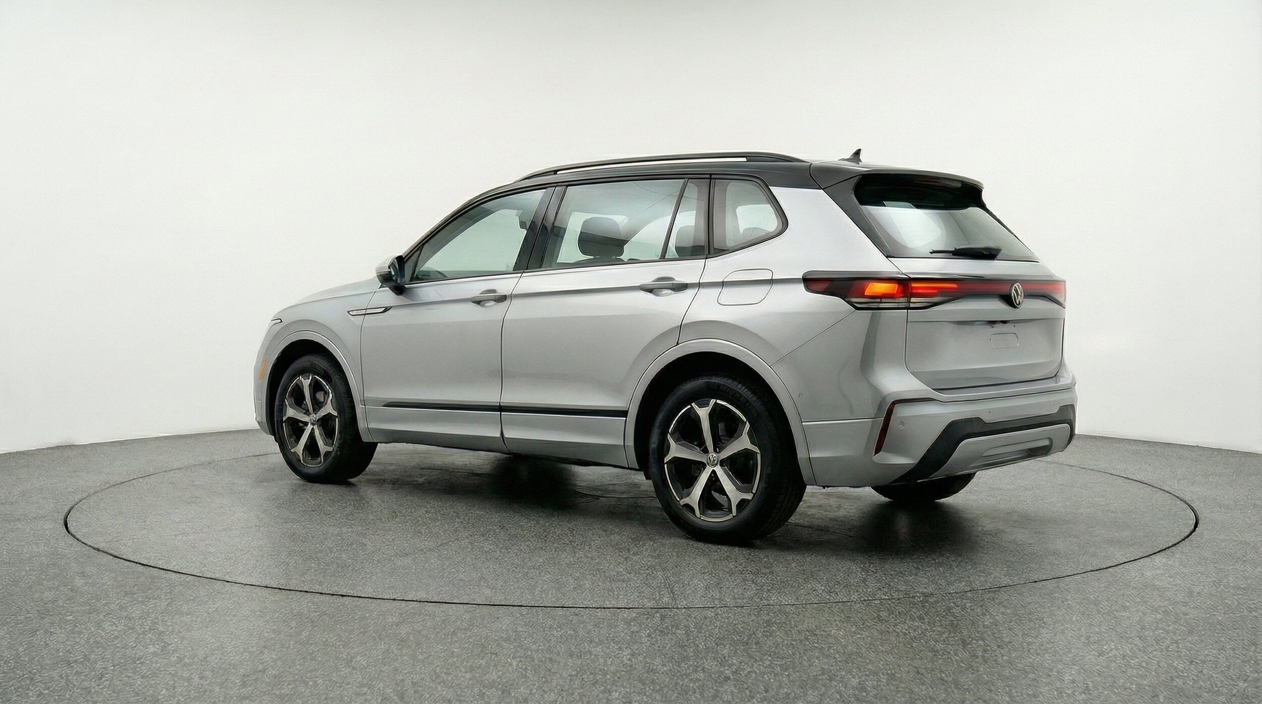 Thumbnail: 2026 Volkswagen Tiguan - 6