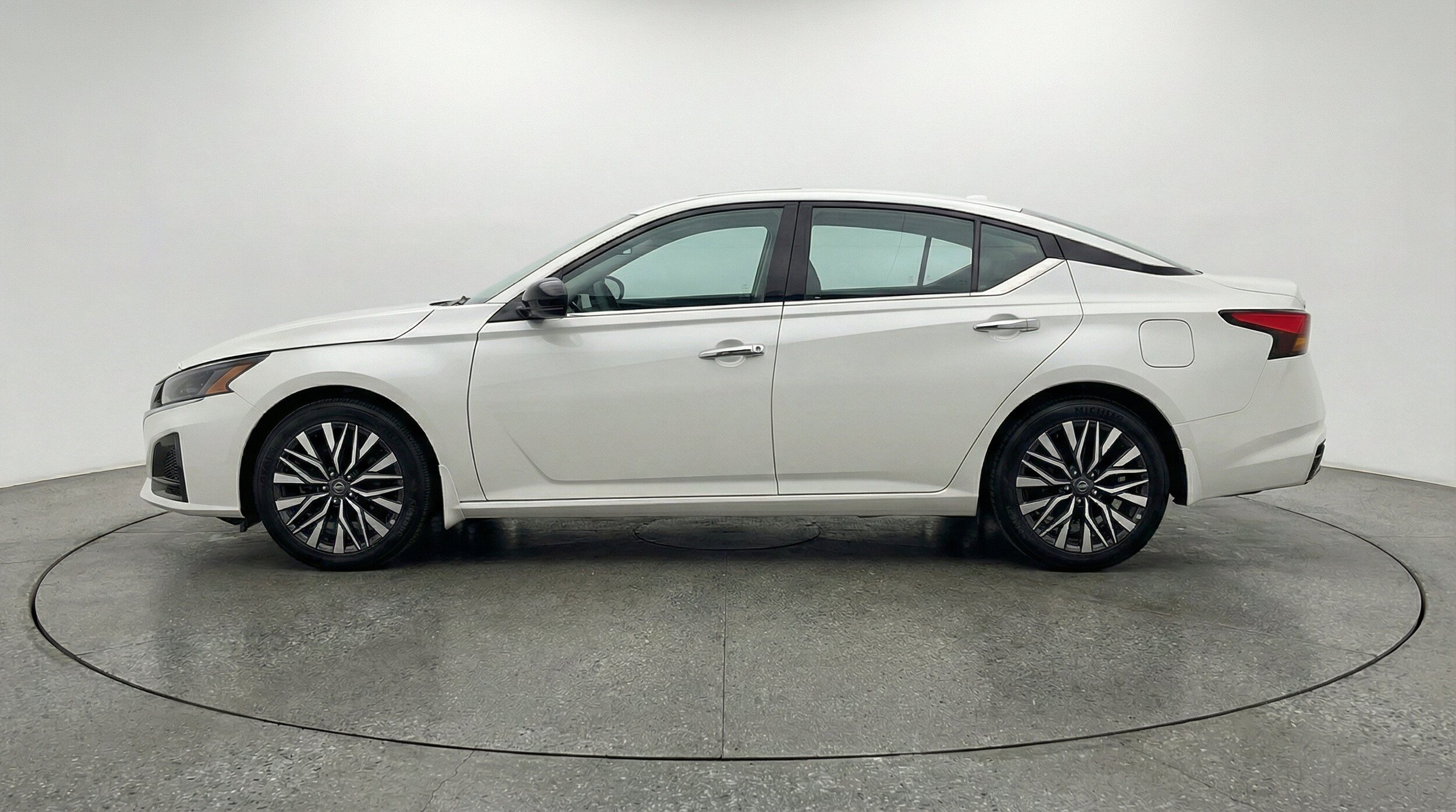 Thumbnail: 2025 Nissan Altima - 5
