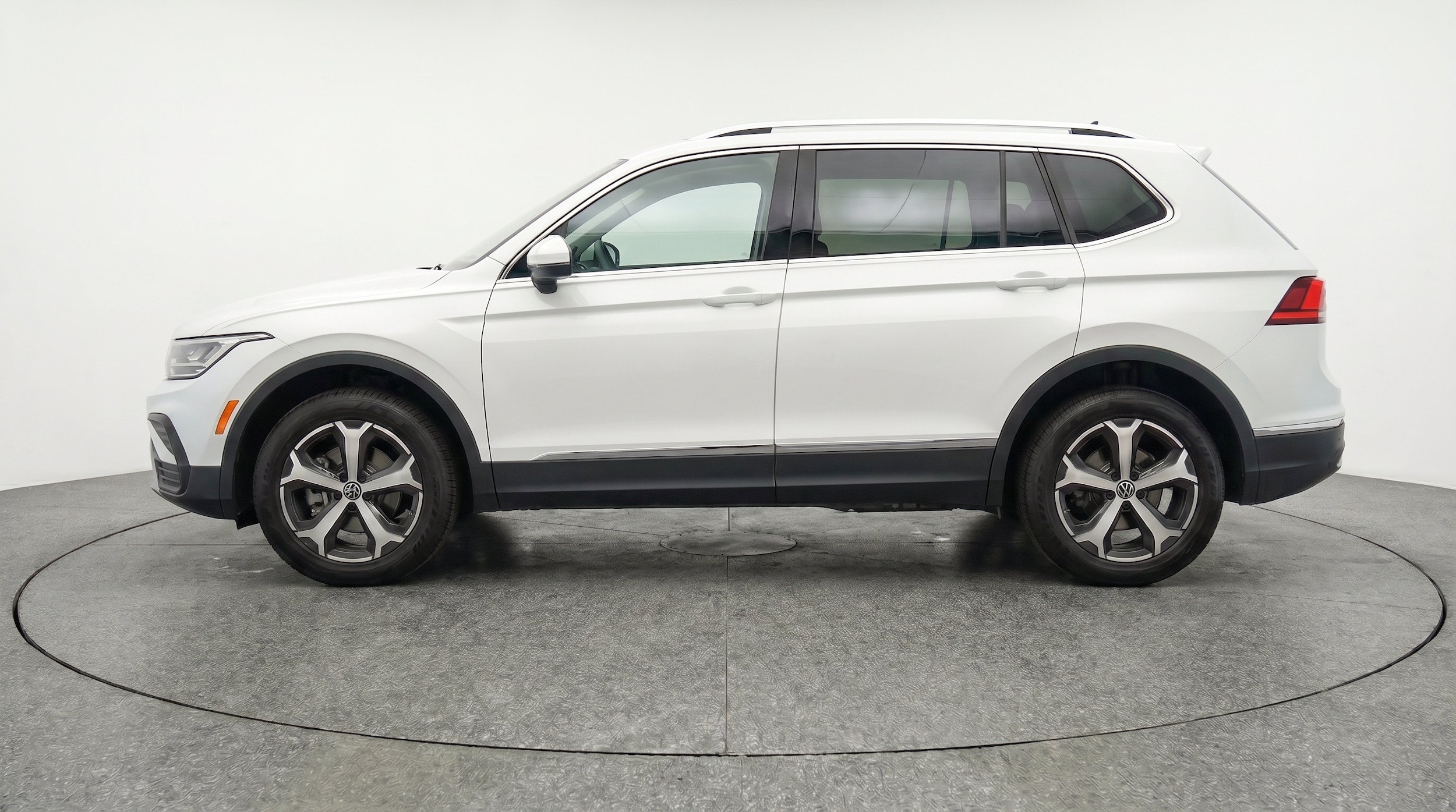 Thumbnail: 2026 Volkswagen Tiguan - 5