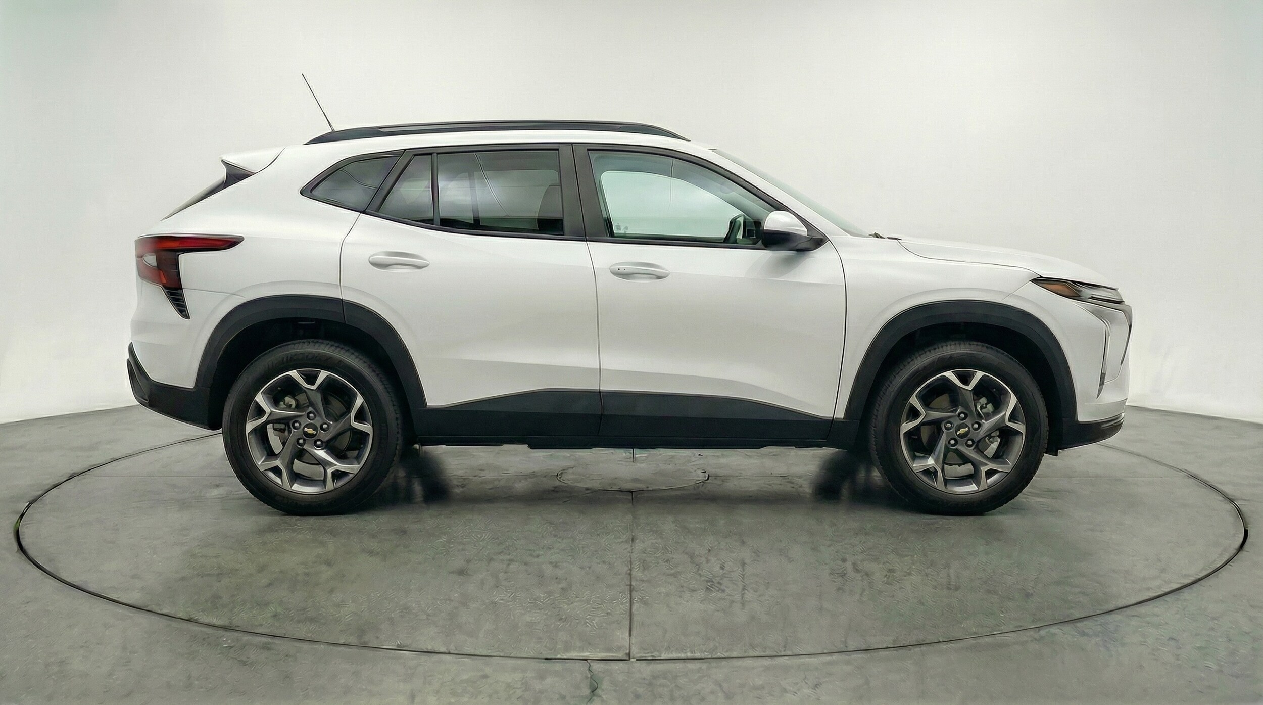 Thumbnail: 2025 Chevrolet Trax - 8