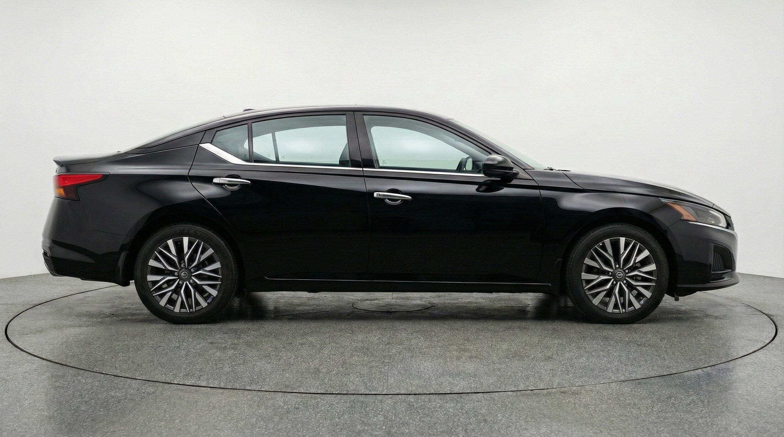 Thumbnail: 2025 Nissan Altima - 8