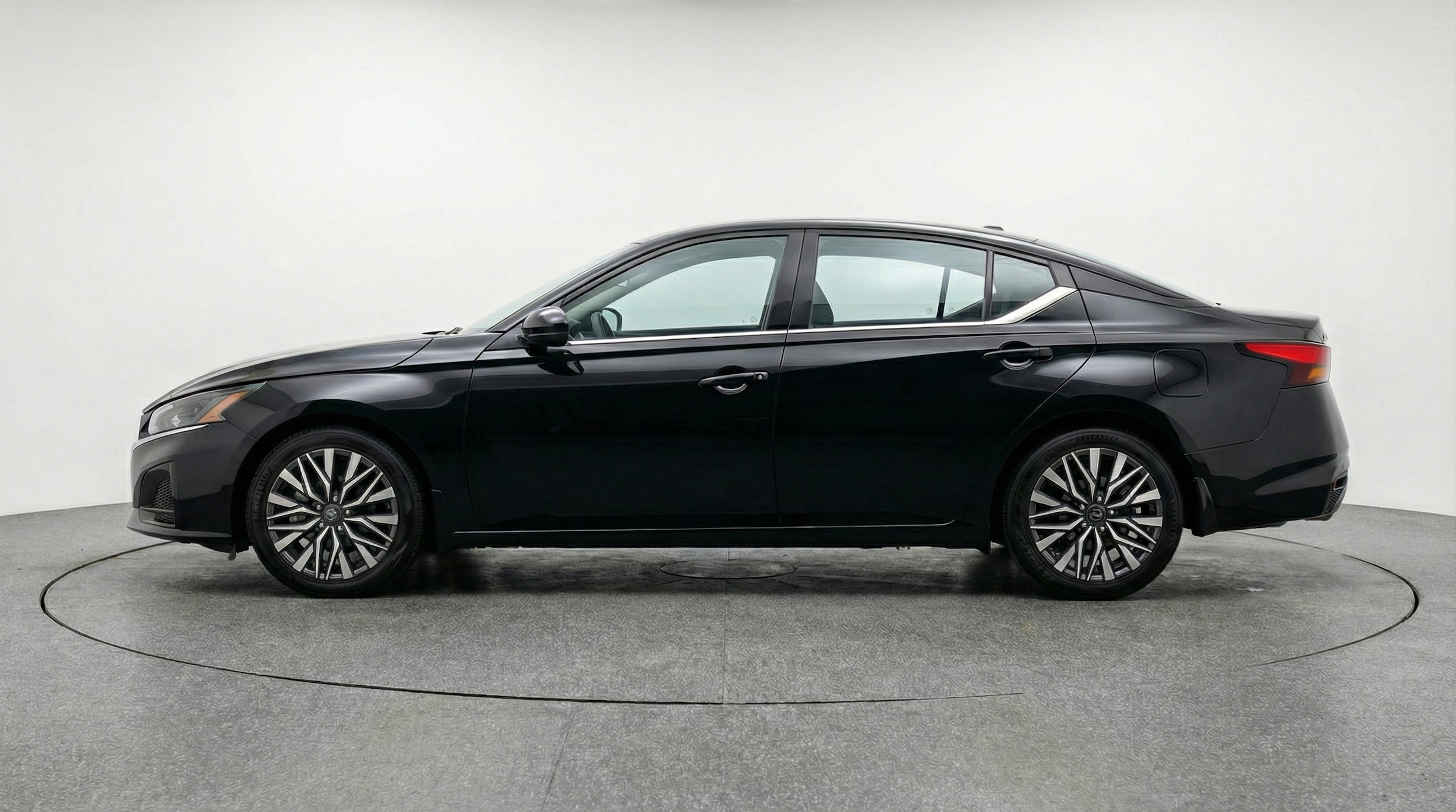 Thumbnail: 2025 Nissan Altima - 4