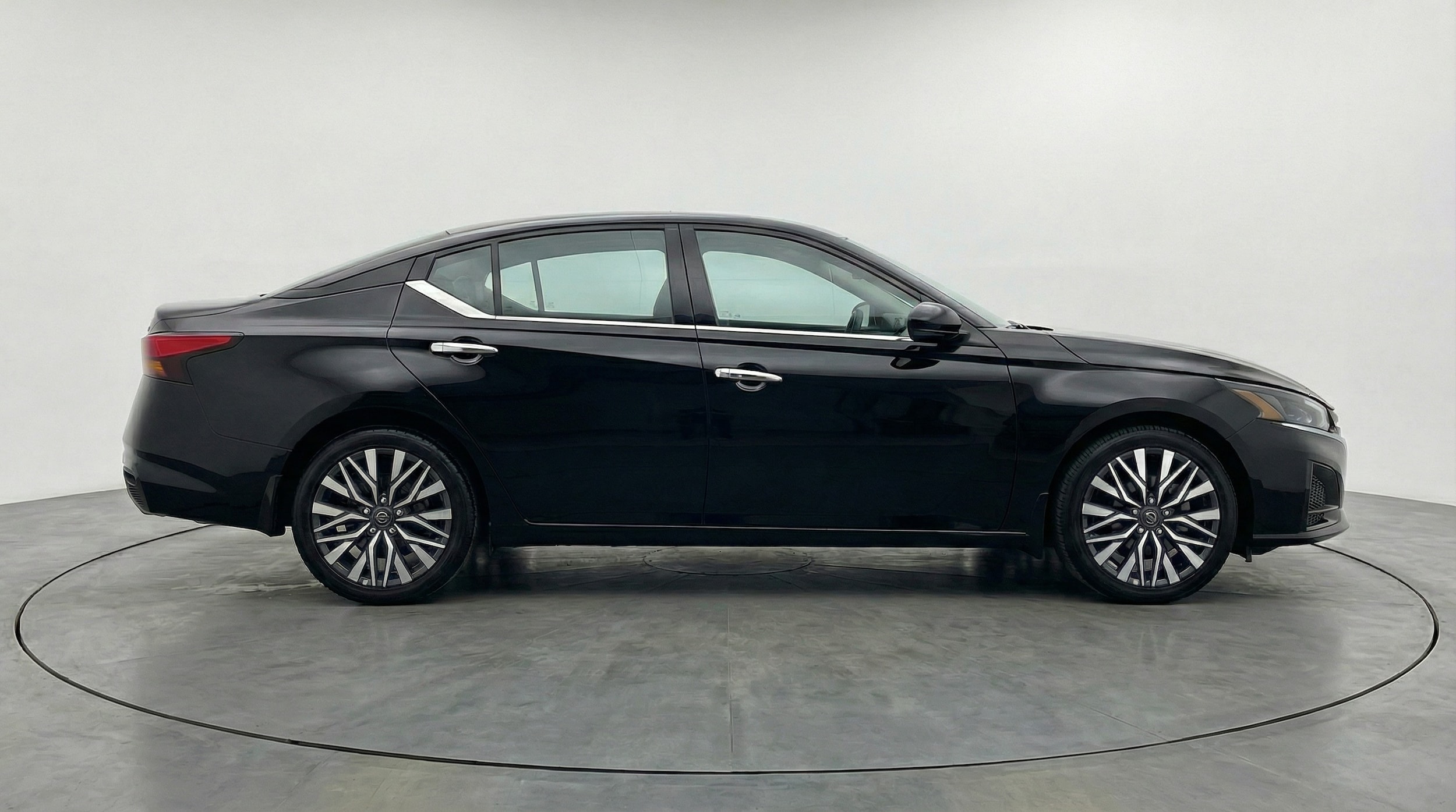 Thumbnail: 2025 Nissan Altima - 8