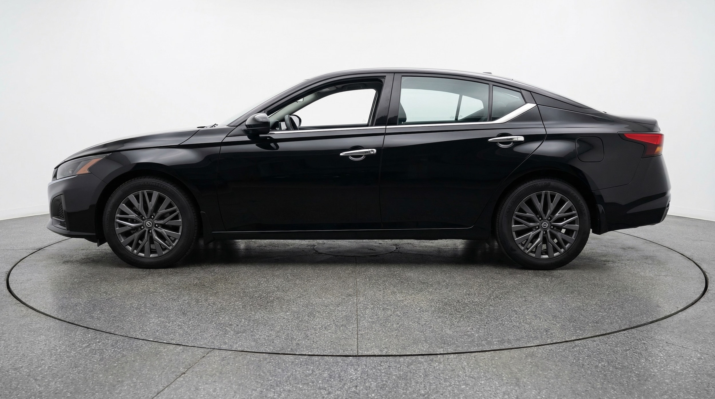 Thumbnail: 2025 Nissan Altima - 4