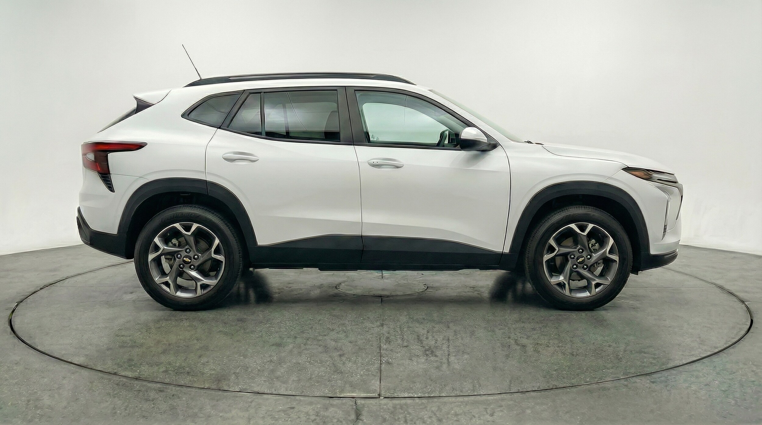 Thumbnail: 2025 Chevrolet Trax - 8