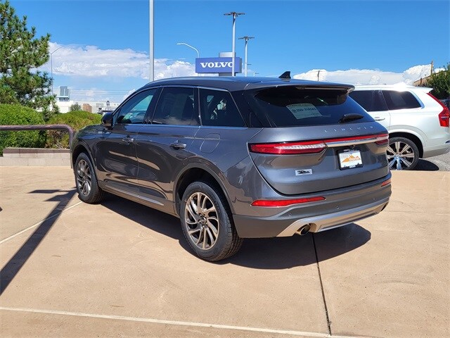 2022 Lincoln Corsair Standard photo 3
