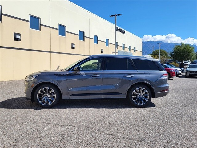2022 Lincoln Aviator Grand Touring photo 2