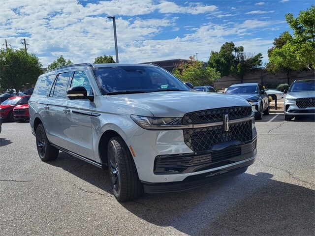 2025 Lincoln Navigator L Reserve photo 3