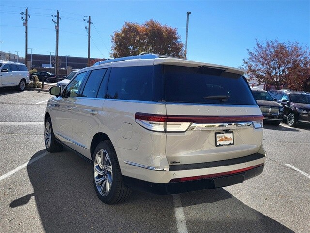 2024 Lincoln Navigator Reserve photo 3