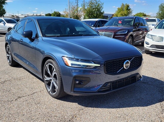 2024 Volvo S60 B5 Ultimate photo 4