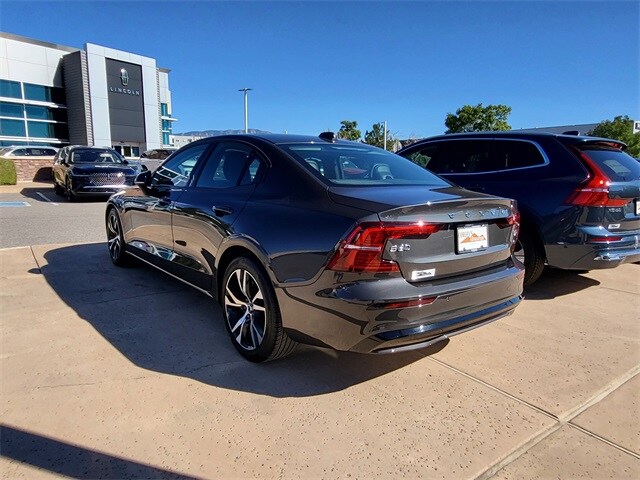 2025 Volvo S60 B5 Core photo 3