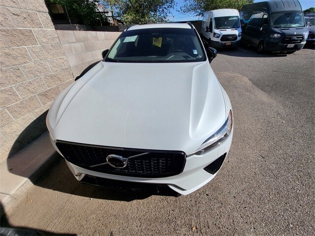 2023 Volvo XC60 Recharge Hybrid T8 Plus photo 2