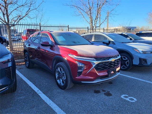 2025 Chevrolet Trax LT photo 2