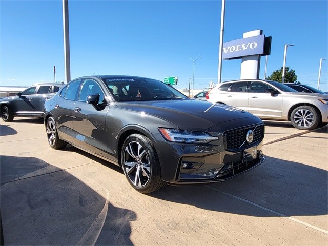 2025 Volvo S60 B5 Core photo 4