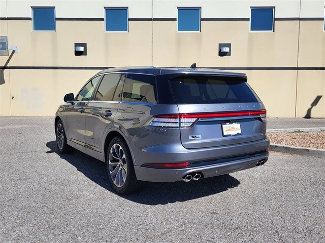 2022 Lincoln Aviator Grand Touring photo 3