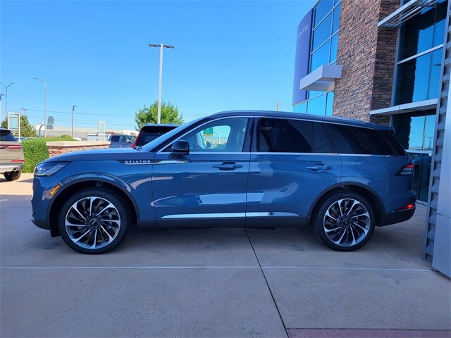 2025 Lincoln Aviator Reserve photo 2