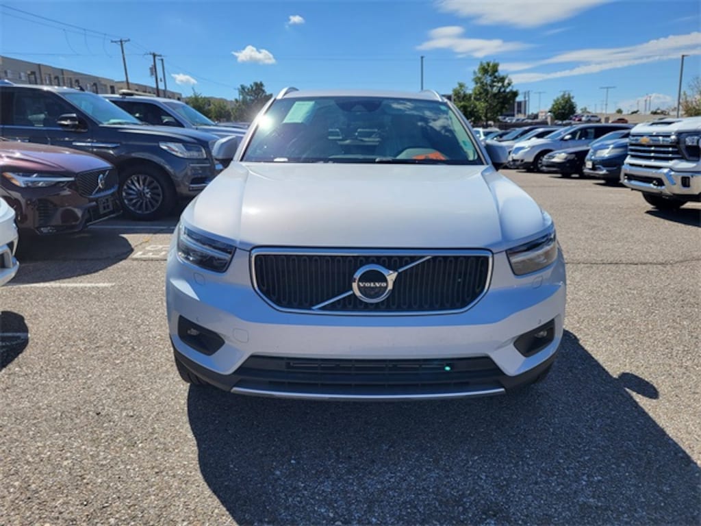 Used 2021 Volvo XC40 Momentum SUV