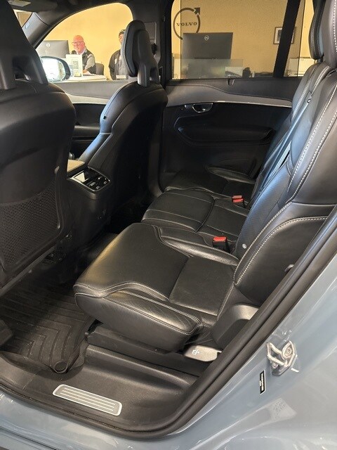 2021 Volvo XC90 T6 R-Design photo 2