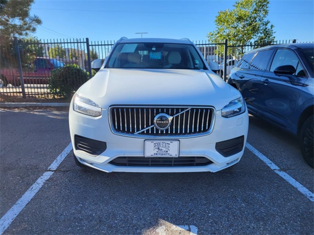 Used 2020 Volvo XC90 T6 Momentum SUV