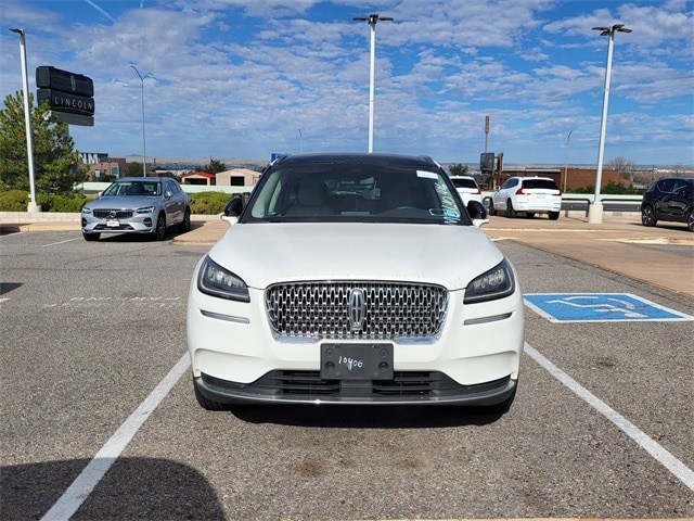 2021 Lincoln Corsair Standard photo 2