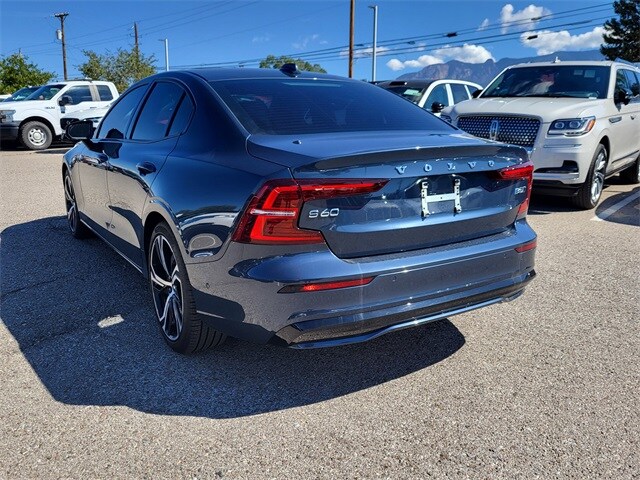 2024 Volvo S60 B5 Ultimate photo 3