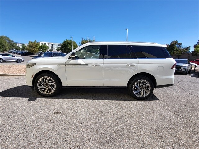2025 Lincoln Navigator Reserve photo 2