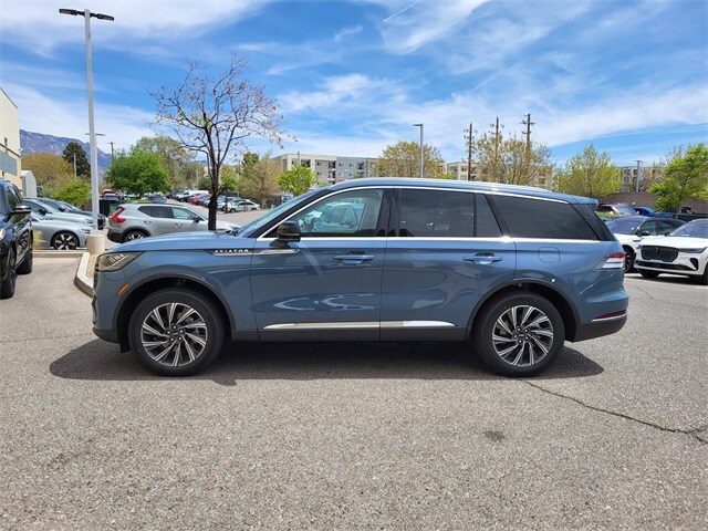 2025 Lincoln Aviator Premiere photo 2