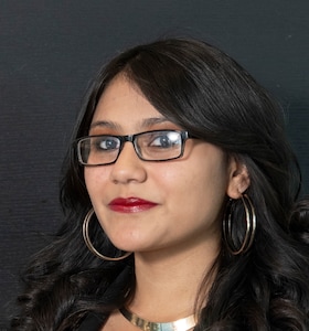 Staff member Isis Campos from ID_f1fac21653db