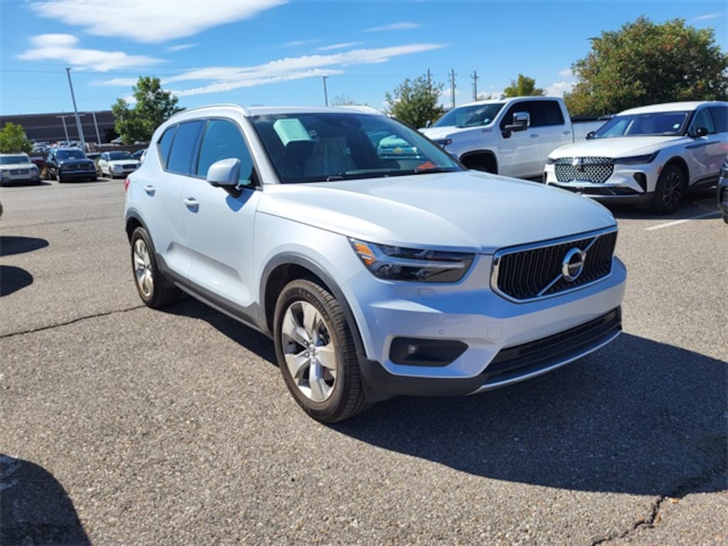 Used 2021 Volvo XC40 Momentum SUV