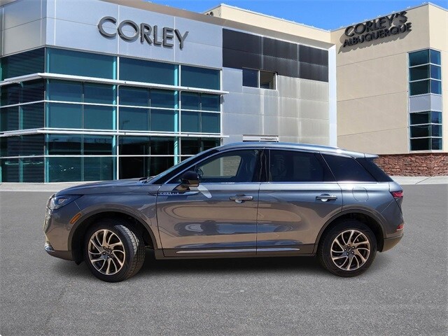 2022 Lincoln Corsair Standard photo 2