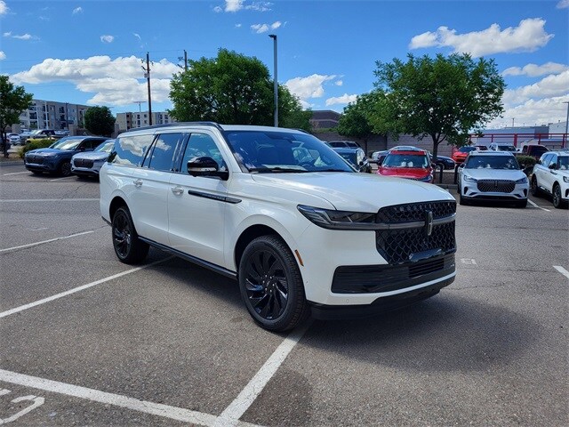 2025 Lincoln Navigator L Reserve photo 2