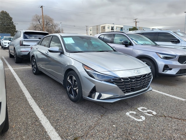 2023 Hyundai Elantra Limited photo 3