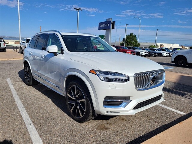 2023 Volvo XC90 AWD Plus photo 2