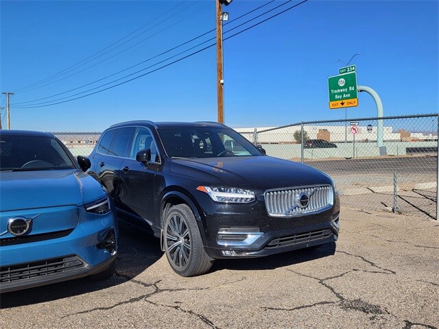 2023 Volvo XC90 B5 AWD Plus photo 2
