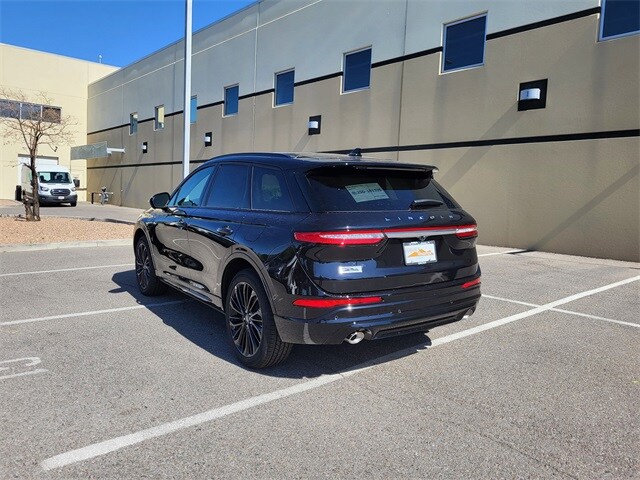 2025 Lincoln Corsair Grand Touring photo 2