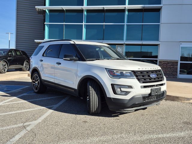 2016 Ford Explorer Sport photo 3