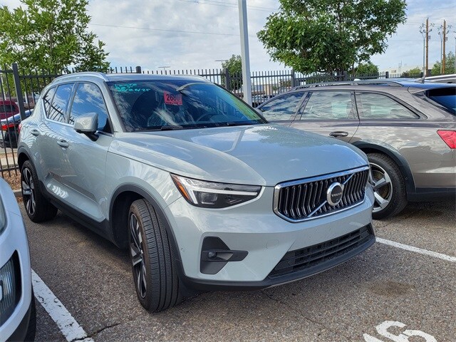 2024 Volvo XC40 Ultimate photo 2