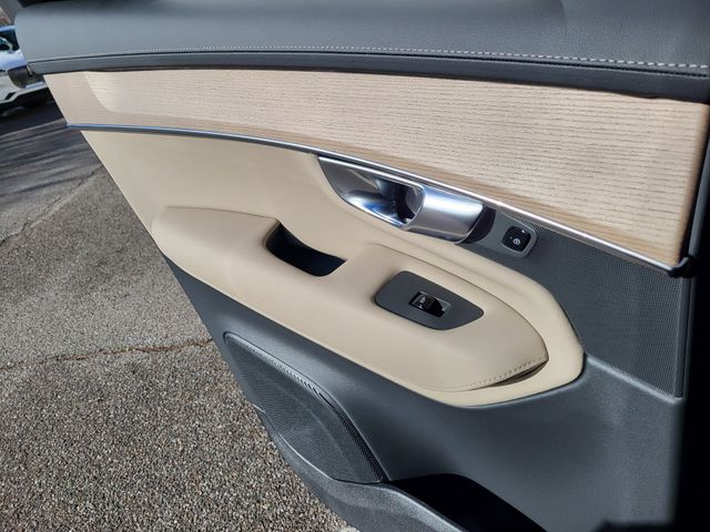 2026 Volvo XC90 Plus - Photo 12
