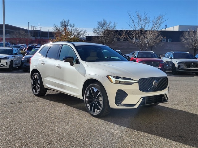 2026 Volvo XC60 B5 Plus photo 4