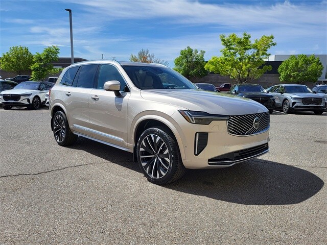 2025 Volvo XC90 B5 Plus photo 4