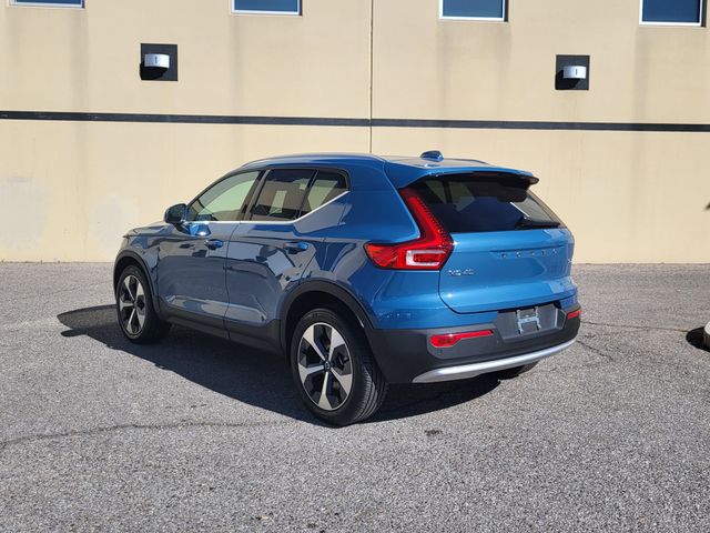 2023 Volvo XC40 AWD Plus photo 2