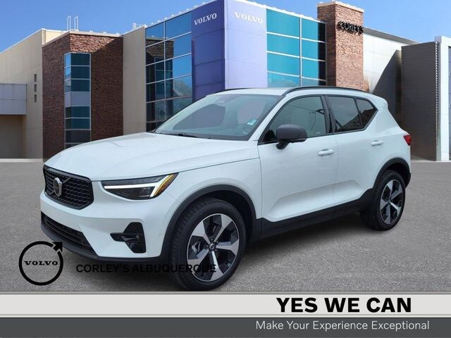 2025 Volvo XC40 B5 Plus Dark Theme AWD SUV