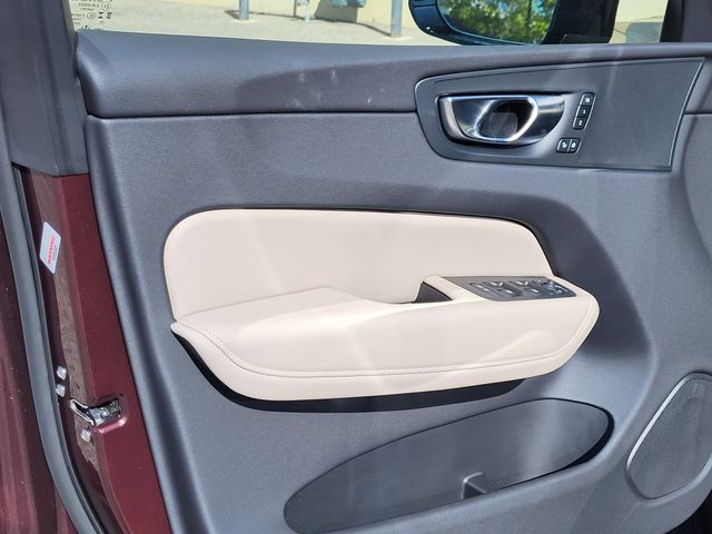 2026 Volvo XC60 Plus - Photo 6