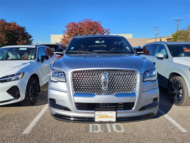 2023 Lincoln Navigator L Reserve photo 2
