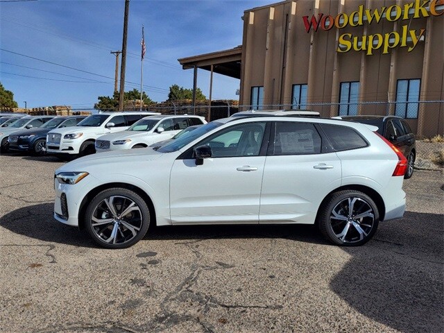 2025 Volvo XC60 B5 photo 2